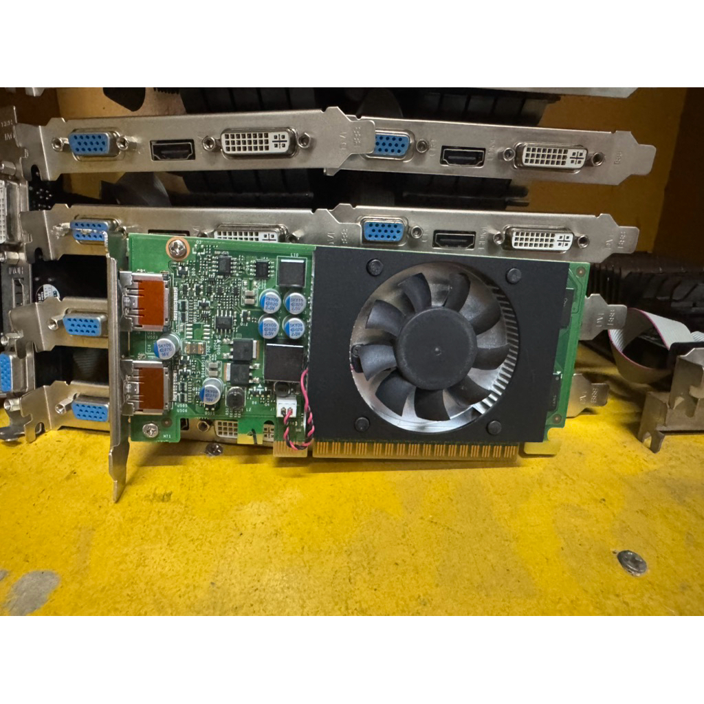 การ์ดจอ vga gt730 2gb ddr5 Low profile  เคสเล็ก  ใช้งานปกติ  สภาพดี  port dp ขนาด sff