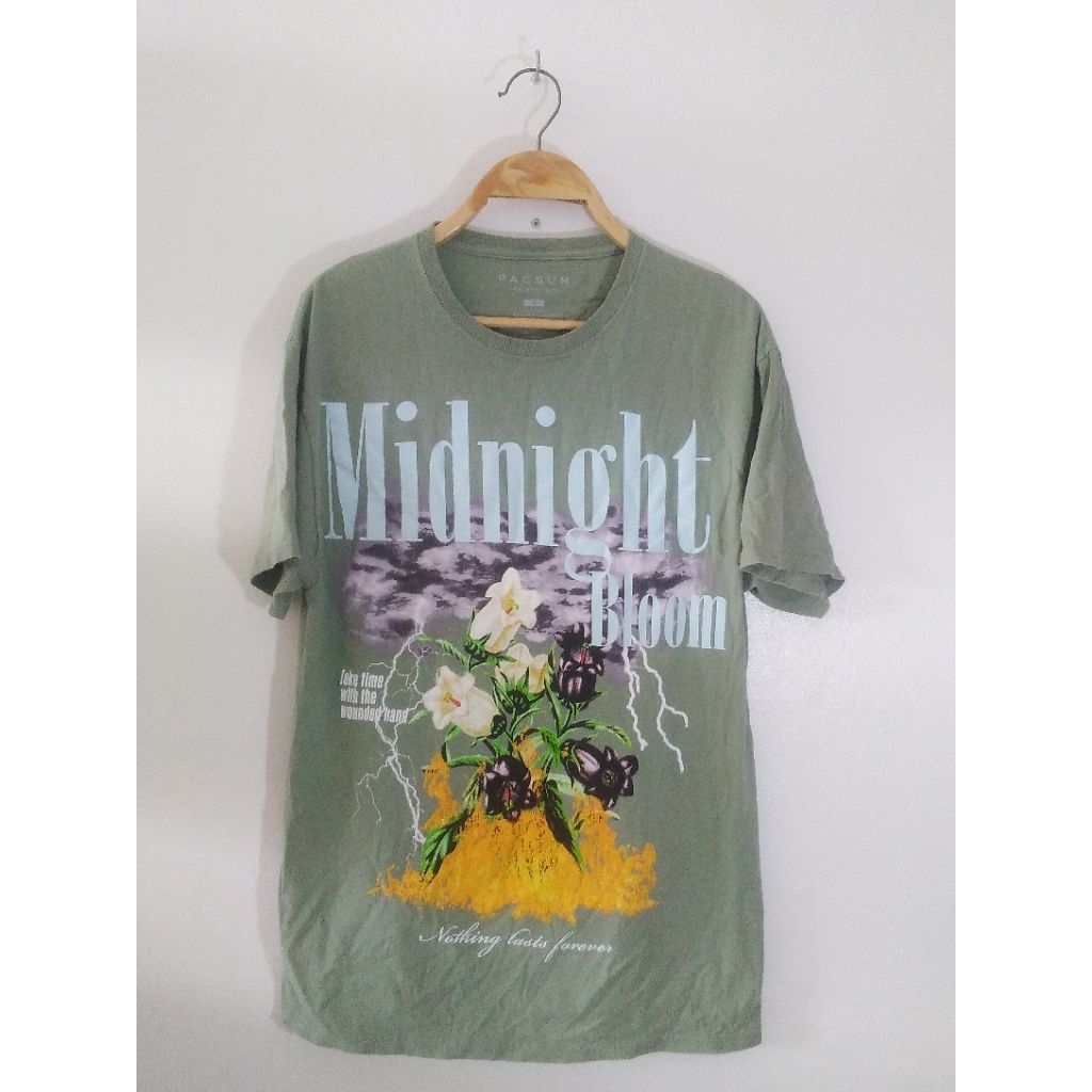 เสื้อยืดมือสอง Midnight Bloom