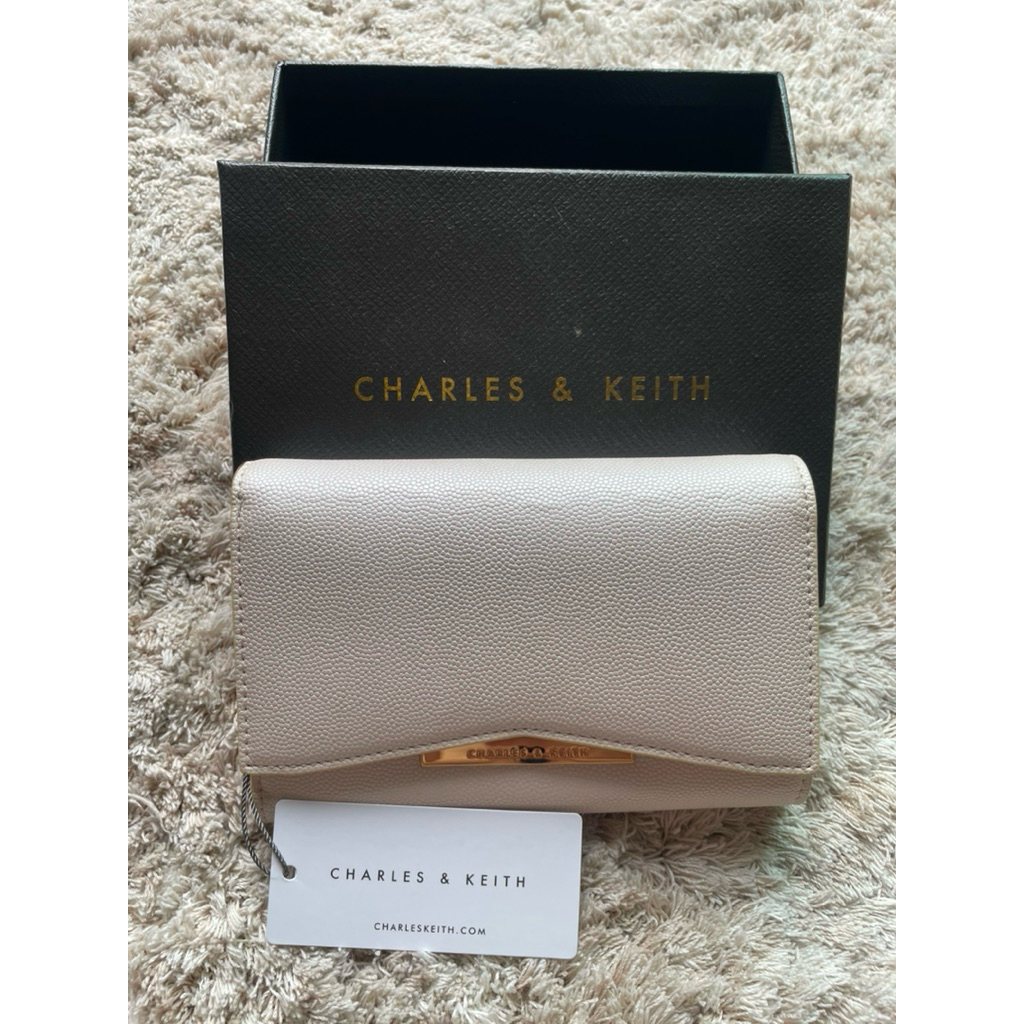 กระเป๋าสตางค์ Charles&Keith แท้ 💯% มีตำหนิด้านใน