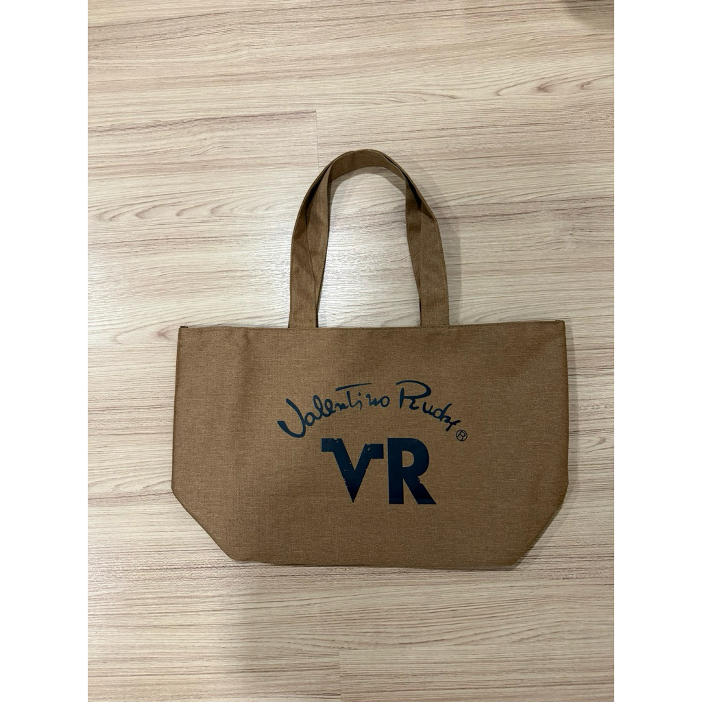 กระเป๋า Valentino Rudy Trendy Tote Bag