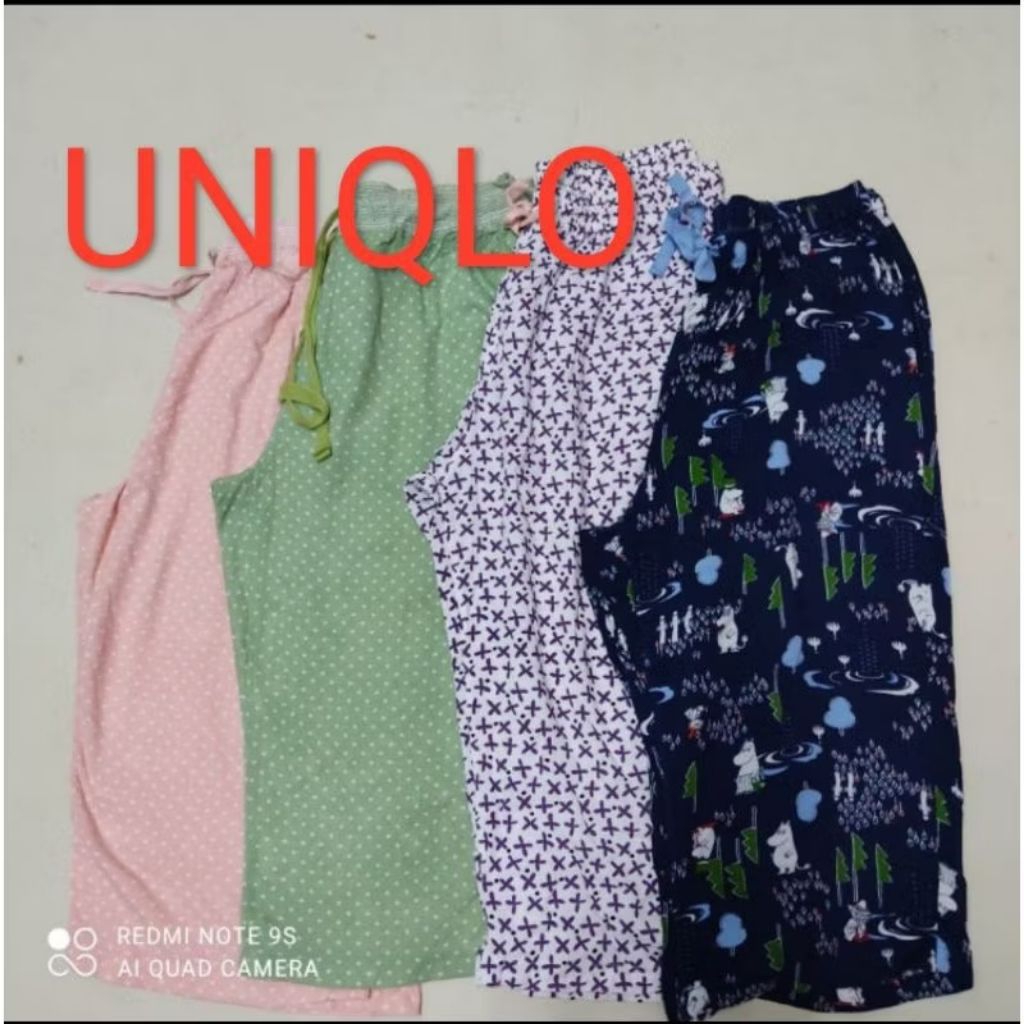 🇿🇼กางเกงขาสามส่วน  UNIQLO มือสองสภาพใหม่ มีกระเป๋าสองข้างแบบมีเชือกผูก