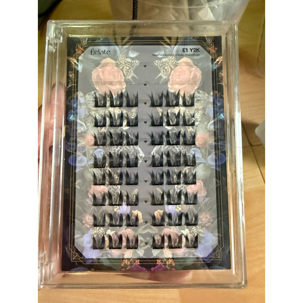 ขนตาปลอมกาวในตัว Eclate