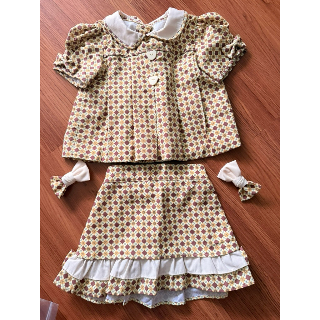 Used like new TEVIKA เซตกระโปรง size 80