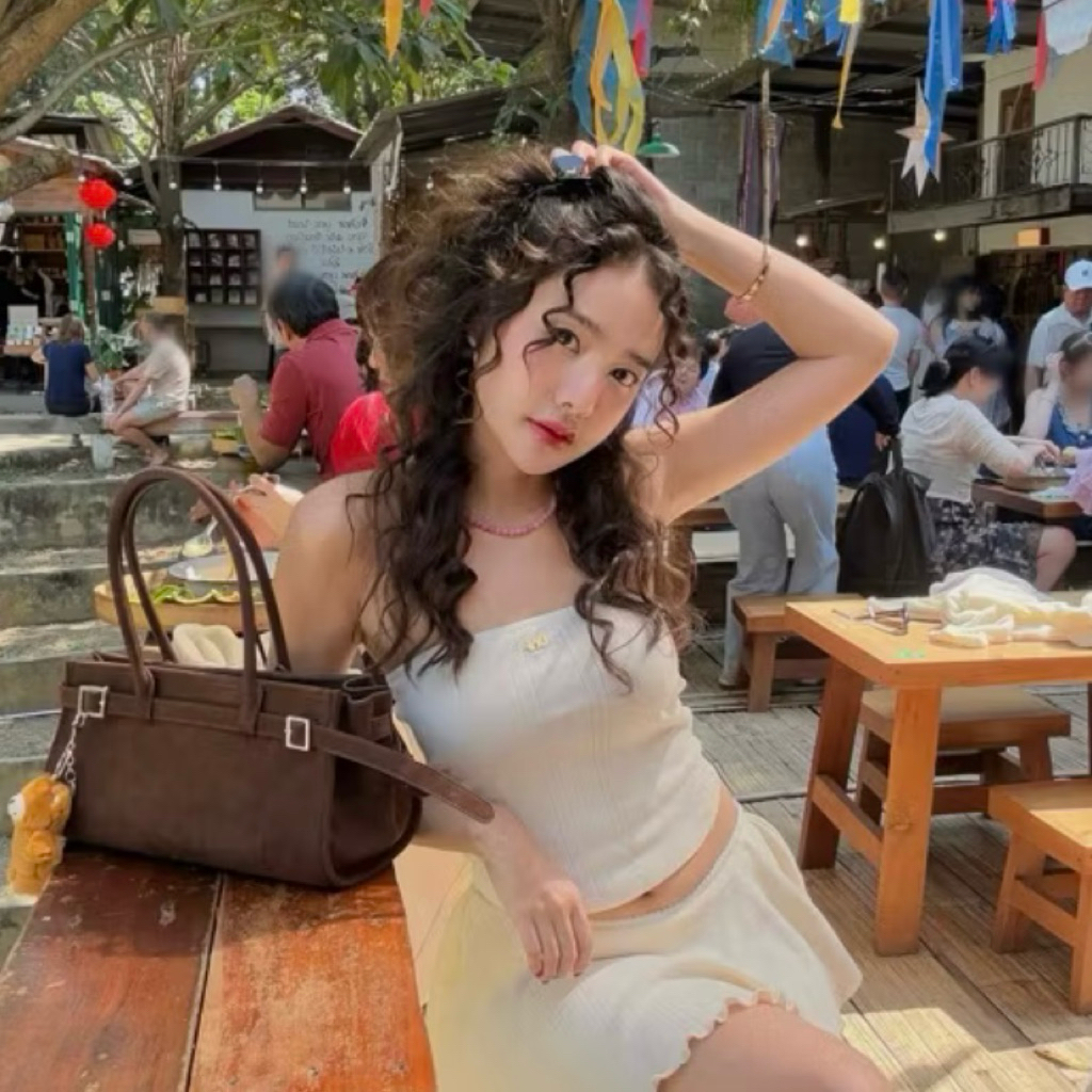 เสื้อแบรนด์Unigam รุ่นBABBY TOP เสื้อเกาะอกลายฉลุ สีครีม มือสอง