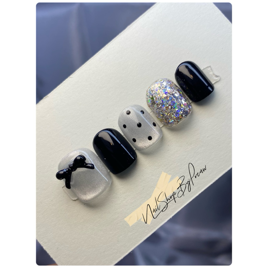 เล็บปลอมมือเท้าสีเจลแท้ สีลูกแก้วสลับดำติดอะไหล่ 📌ฟรีกาว+ตะไบทุกชุด📌 (จัดส่ง1-2วัน)