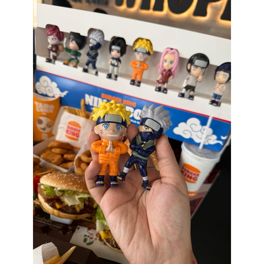 set naruto 8 ตัว จาก burger king และโมเดล pokemon จาก odenya