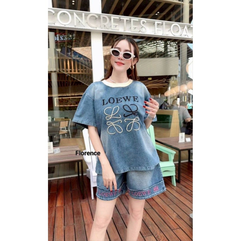 เชตยีนส์แท้คอกลมปักลายชมพูขาวดำขาวสวยมากฮิดมากตอนนี้