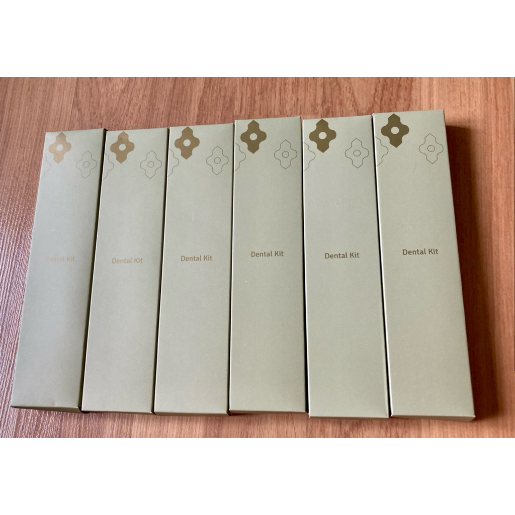 แปรงสีฟัน ของโรงแรม Amari Pattaya ประกอบด้วย แปรงสีฟันและยาสีฟัน