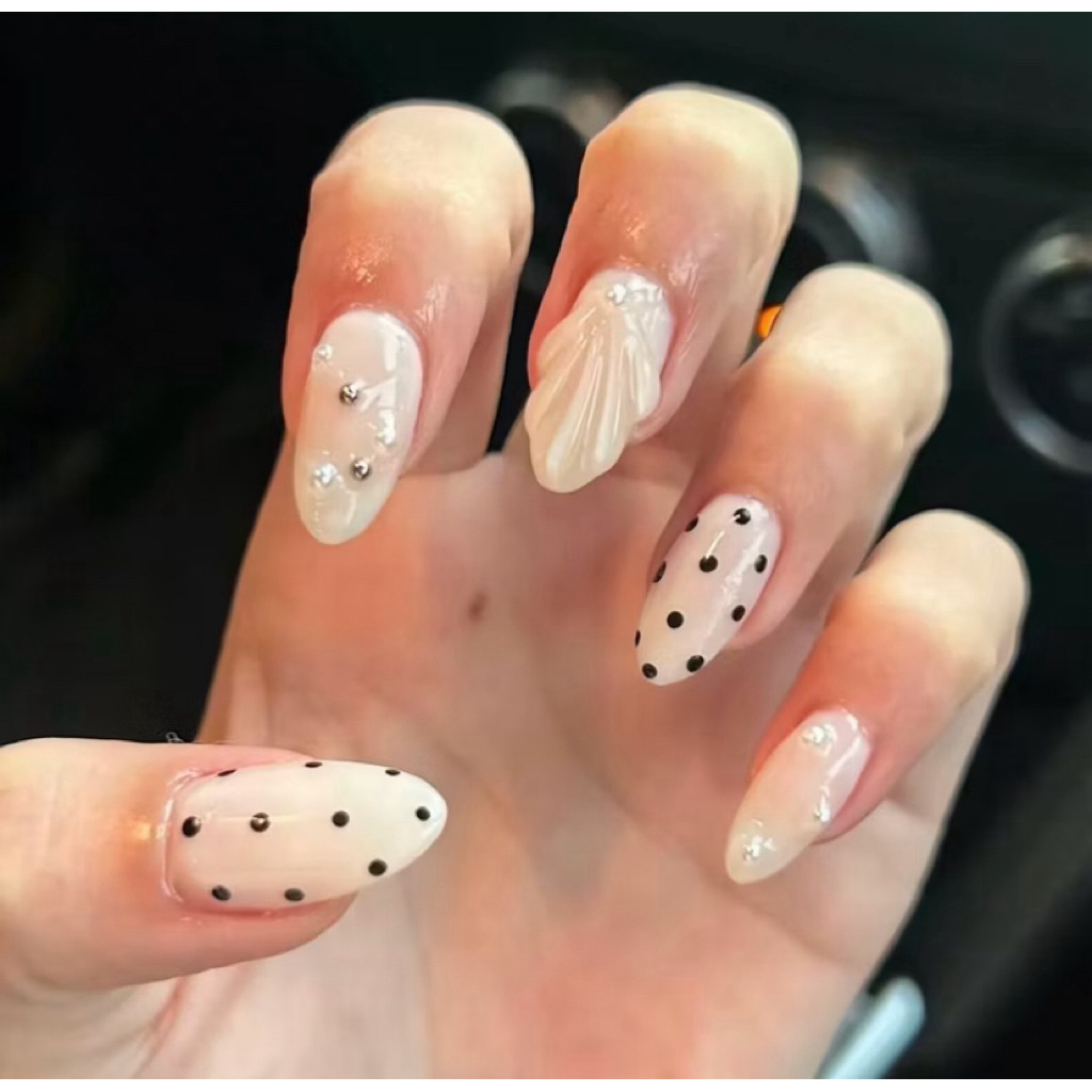 nailgel polka dot girl•.° ✿*ﾟ