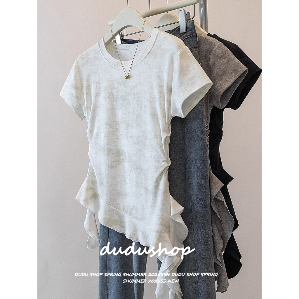 เสื้อยืดคอกลมแขนสั้นผู้หญิง 2025 ฤดูร้อนสไตล์เกาหลีเทรนด์เข้ารูปเข้ารูปอเนกประสงค์ดีไซน์ไม่สม่ำเสมอ