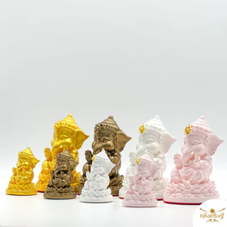 องค์พระพิฆเนศปางเด็ก มีให้เลือก 4 สี 4 ความหมาย ของมงคลสายมูที่ควรมี มาพร้อมที่ครอบแก้วฐานไม้ 2 ไซส์