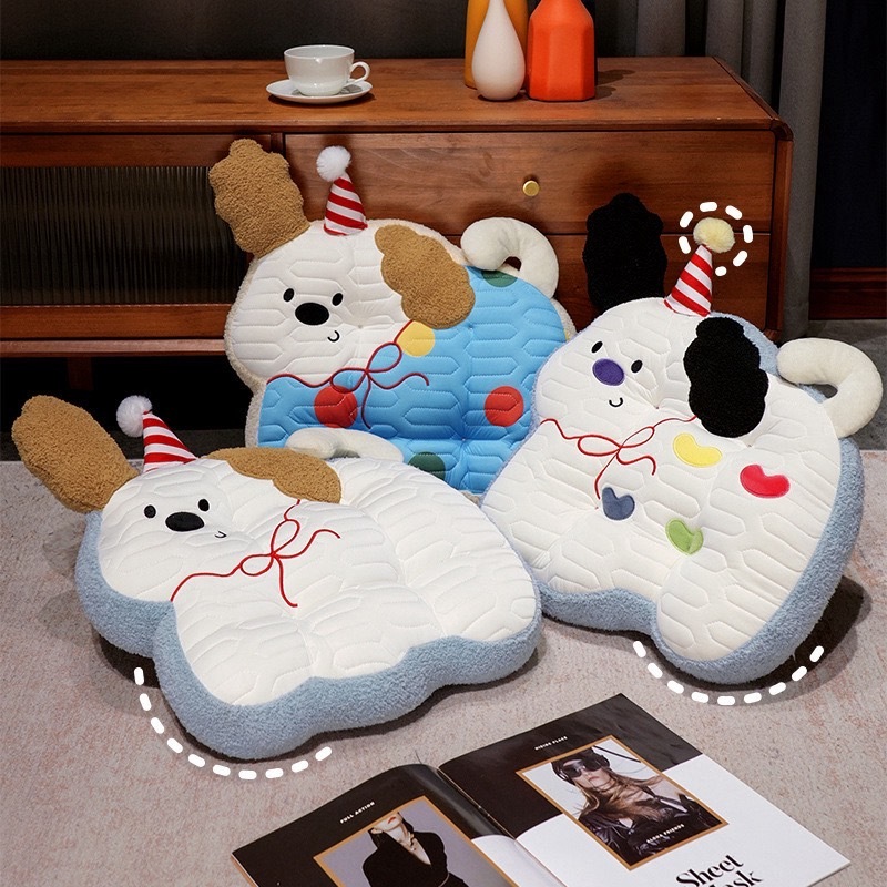 (Kana.haus) เบาะรองนั่งน้องหมา Happy เบาะอิงหลัง เบาะรองเก้าอี้ทำงาน การ์ตูน Stay House