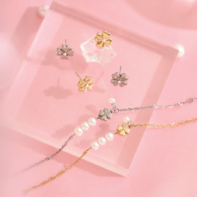 earika.earrings - clover wish set ต่างหูและสร้อยข้อมือใบโคลเวอร์ไข่มุก วัสดุสแตนเลส stainless steel เหมาะสำหรับคนแพ้ง่าย