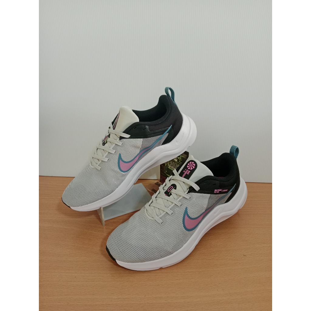 เบอร์ US8, EUR39, cm25 รองเท้าวิ่ง ลำลอง ใส่เที่ยวมือสอง Nike running shoes (Used)