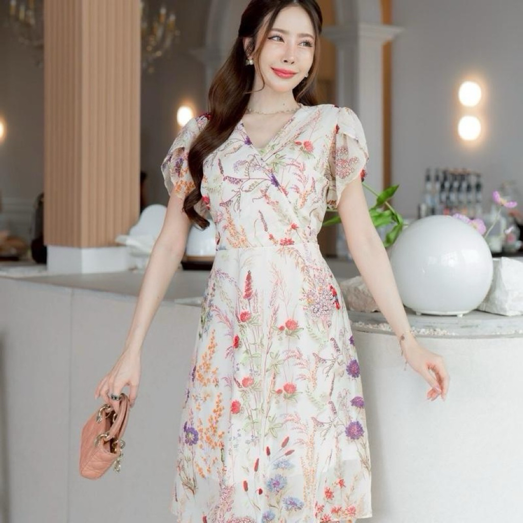 S705 เดรสสั้นชีฟอง คอวีแขนสั้น แขนซ้อนกลีบกุหลาบ กป ทรง(บาน)ทรงปล่อยๆ พริ้วๆ มีโบว์เอวผูกเข้ารูปสวยๆเหมาะกับการใส่ออกงาน