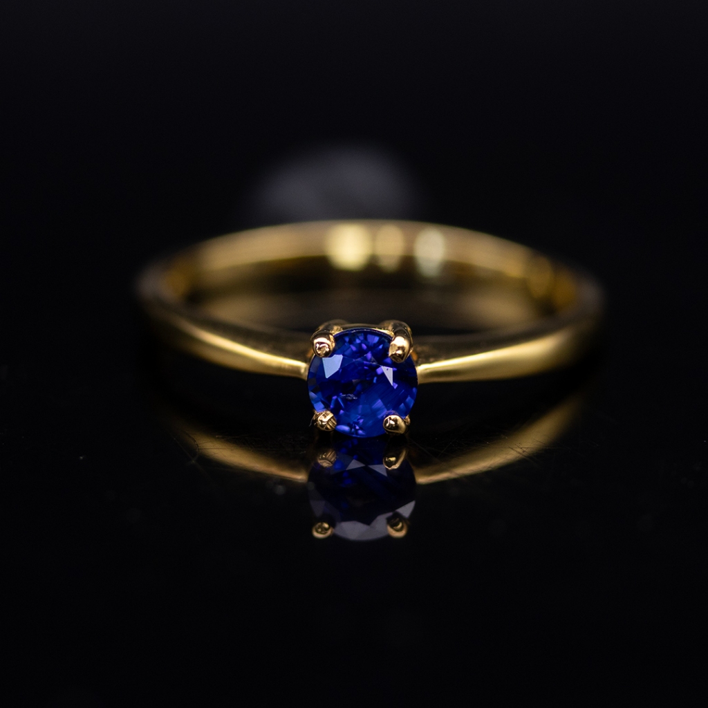 แหวนพลอยไพลินบางกะจะจันทบุรี(BLUE SAPPHIRE)ตัวเรือนCopper ผสมเงิน ชุบทอง (สามารถโดนน้ำและโดนแอลกอฮอล์ได้)พลอยสีน้ำเงินไซ