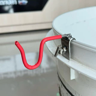 HOOK CLAMP ที่วางคันเบ็ดสำหรับปั้นเหยื่อ ยึดแน่น เกี่ยวง่าย ทนทาน ไม่ลื่น ใช้ได้กับขอบถังทุกแบบ