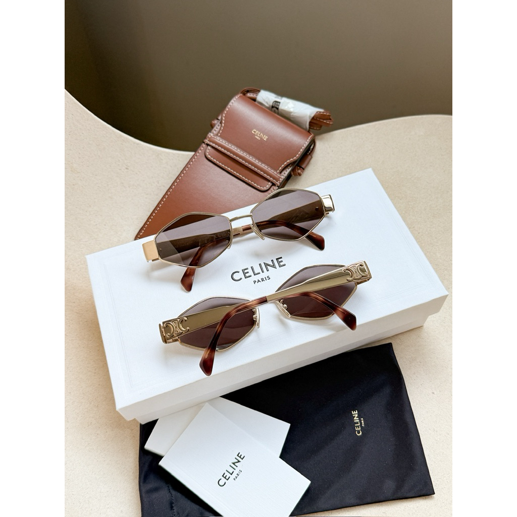 Celine Triomphe Metal 02 ร้านแอมของแท้เท่านั้นค่า CL40254U
