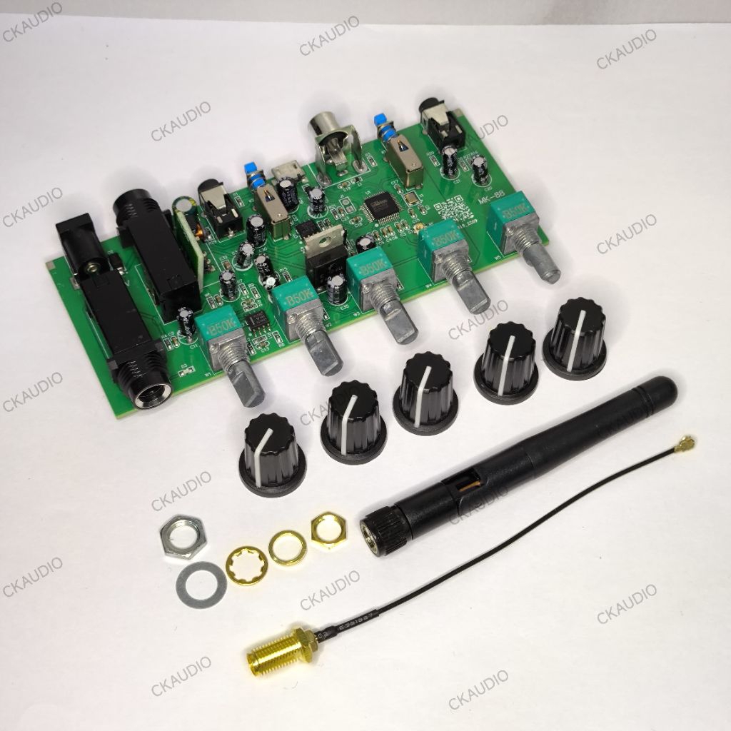 MK88 แท้ ปรีไมค์MK88 ปรีไมค์ คาราโอเกะ เครื่องมิกซ์เสียง บลูทูธในตัว ใส่ไมค์ได้2ตัว DC12v มีเสารับสั