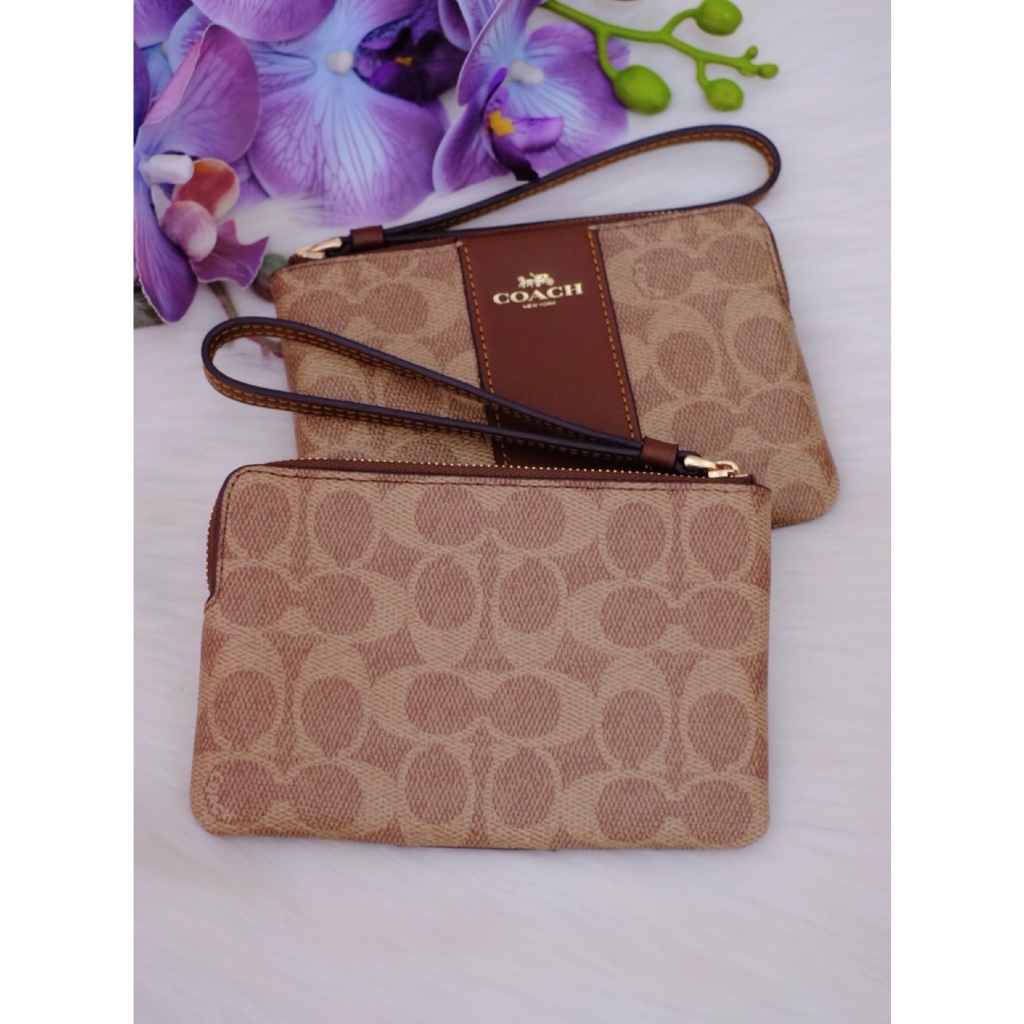 กระเป๋าสตางค์แท้ Coach Corner Zip Wristlet (CW854)