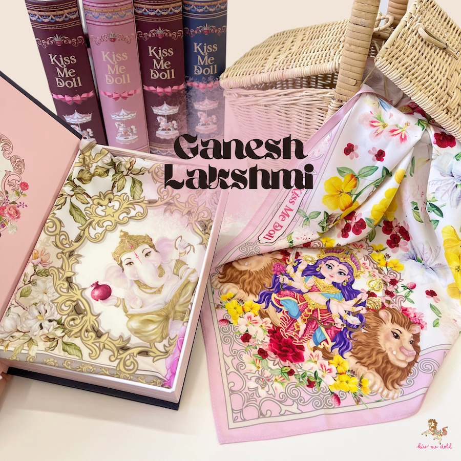ผ้าพันคอ/ผ้าคลุมไหล่ Kiss Me Doll - คอลเลกชั่นสุดพิเศษ Laksamee ( พระแม่ลักษมี & พระพิฆเนศ )