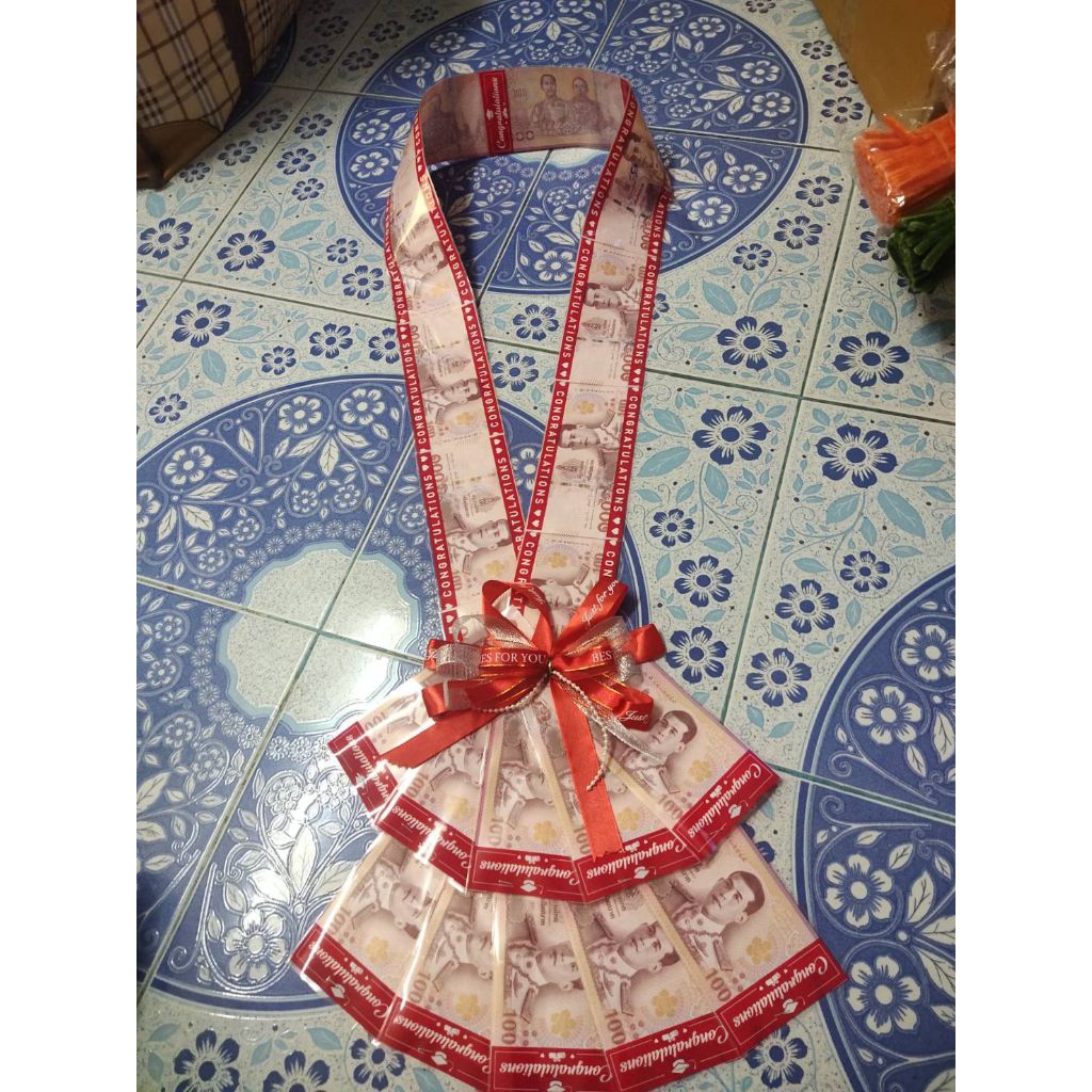 สายสะพายใส่ธนบัตร 20 ใบ