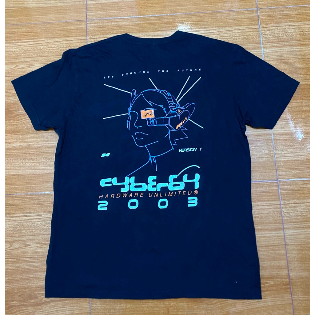 เสื้อ CYBER64 HARDWARE UNLIMITED 2003 มือ2 ไซร้L อก 21.5 นิ้ว  ยาว 28.5 นิ้ว ราคา 300 บาท