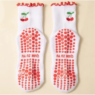 ถุงเท้ากันลื่น ถุงเท้าพิลาทิส ถุงเท้าพิลาทิศ Pilates sock , Anti-slip ปักลายเชอร์รี่ พร้อมจัดส่งในไทย