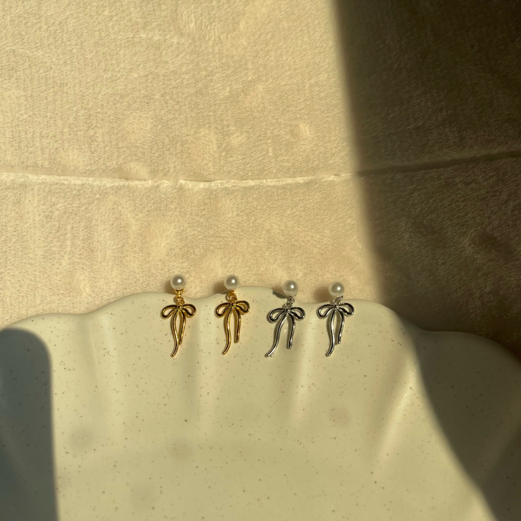 Foden Earrings ต่างหูโบ มีมุกแต่ง