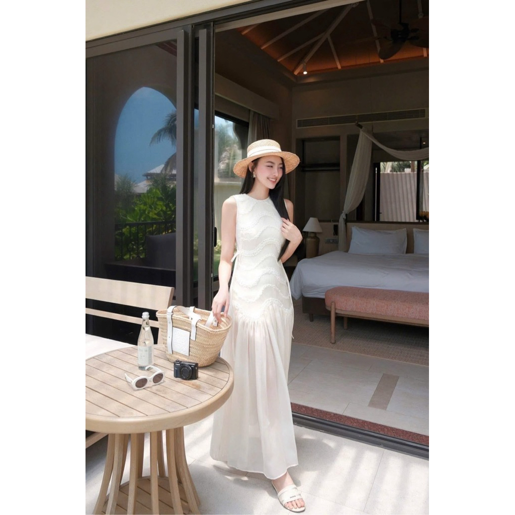 Maxi เดรสแขนกุด สีครีม ดีไซน์แต่งเดรส2ชั้น เย็บติดมา ด้านข้างแต่งสายผูกโบว์ เก๋ๆ อกเสริมฟองน้ำ