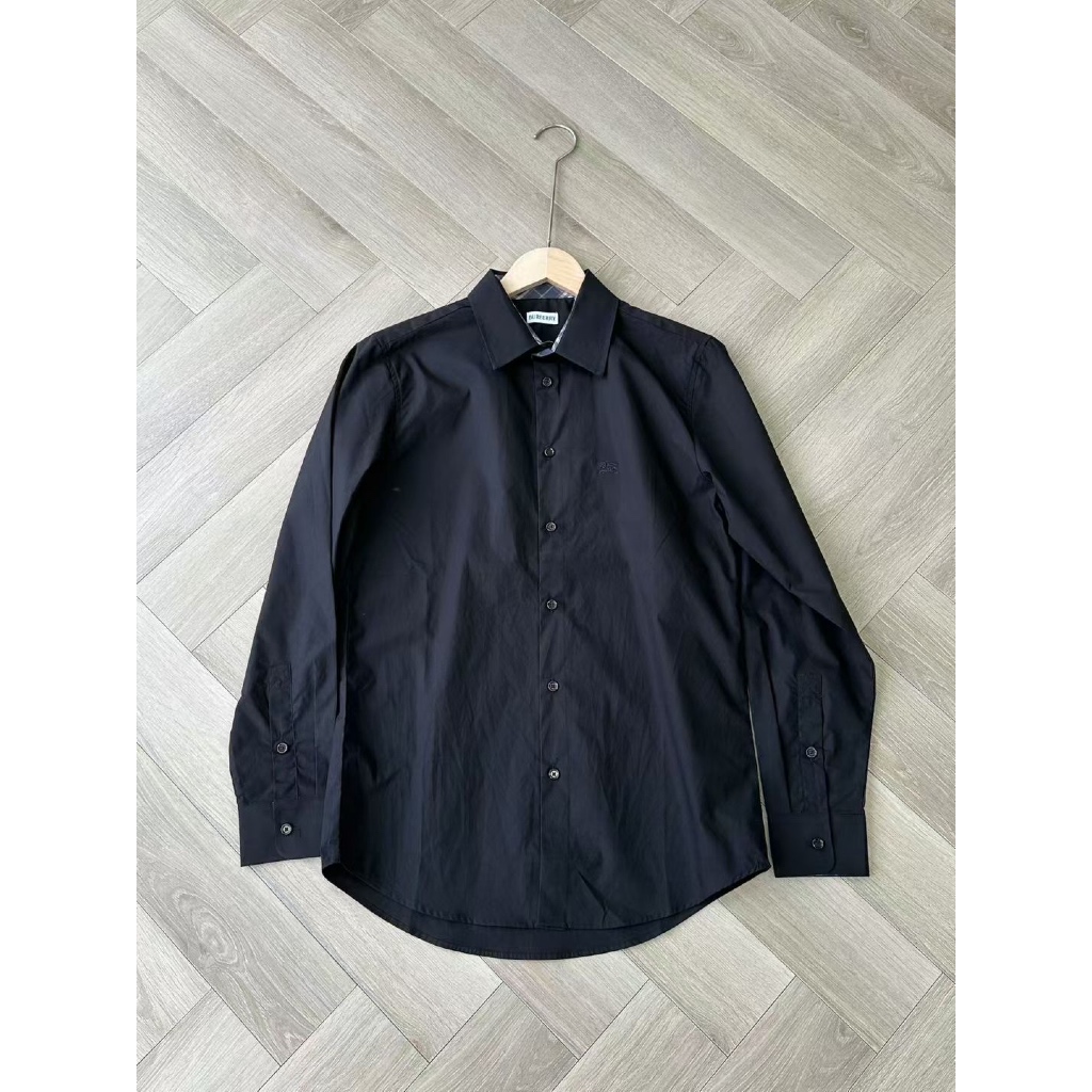 do** เสื้อเชิ้ตแขนยาว แบบเรียบๆมีปักโลโก้ที่อก ปกคอลาย มี 2 สี สินค้าใหม่ ของแท้