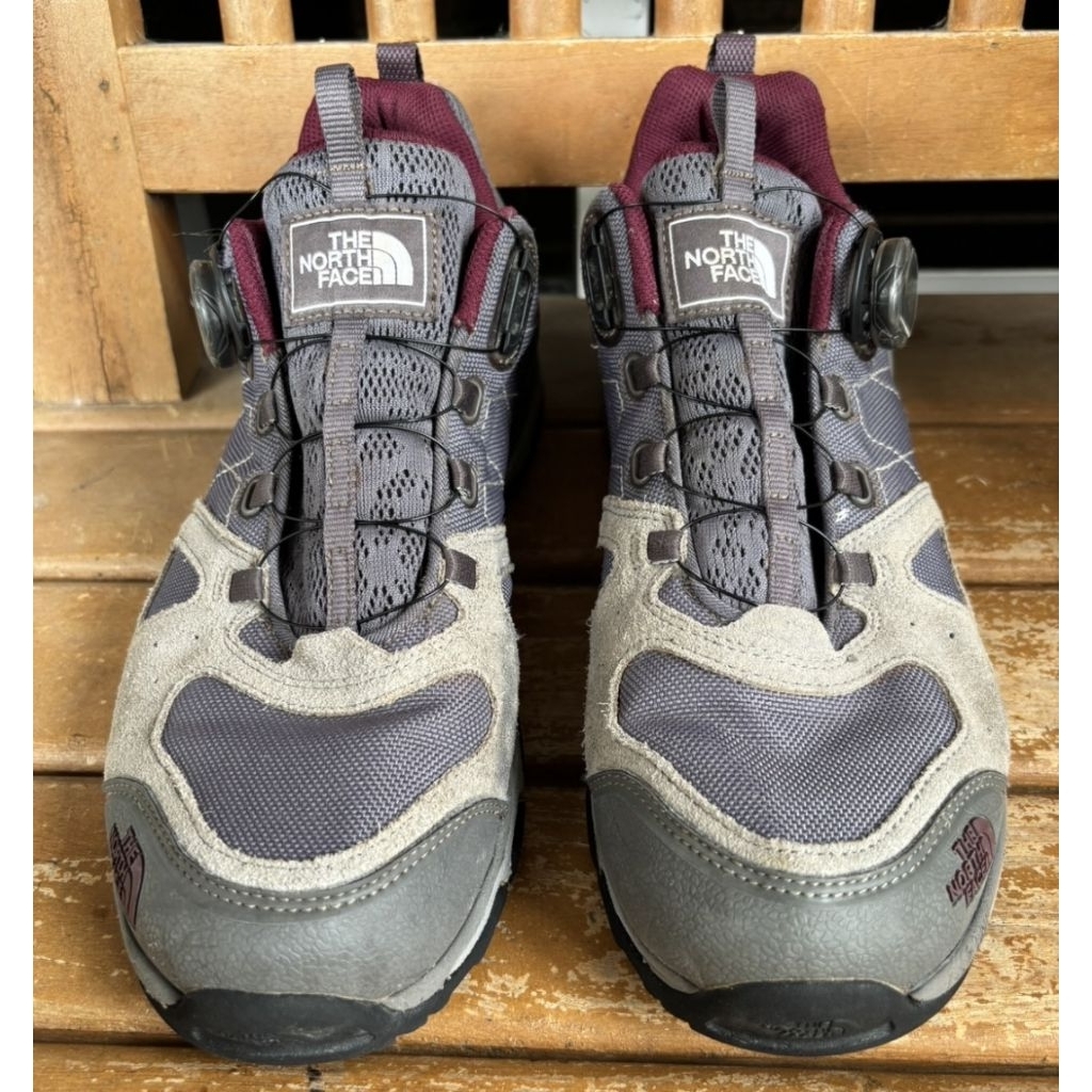 รองเท้า The north face มือสอง