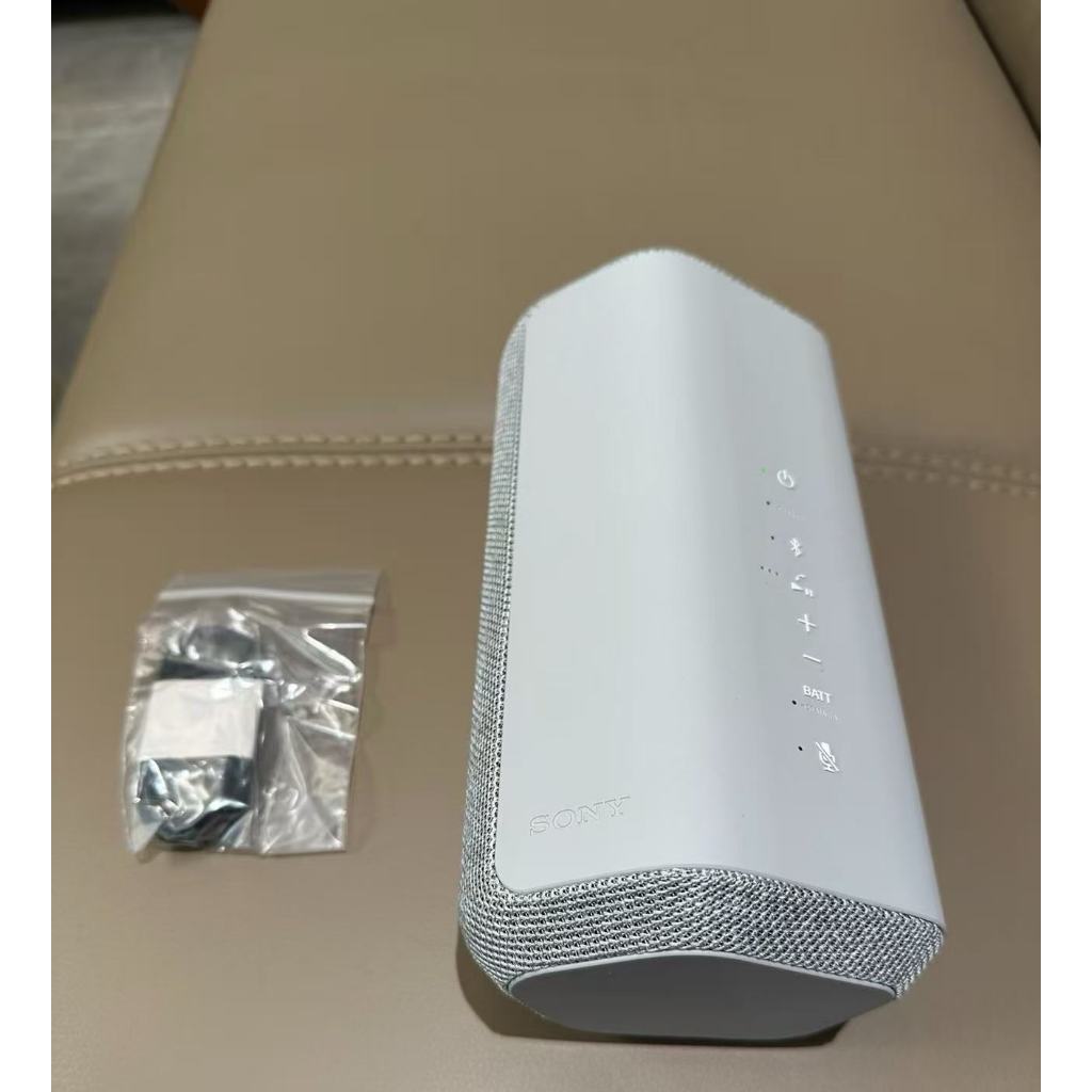 95%new Sony SRS-XE300 ลำโพงบลูทูธพกพา | EXTRA BASS™ | กันน้ำ IP67 | รุ่น US สีขาว