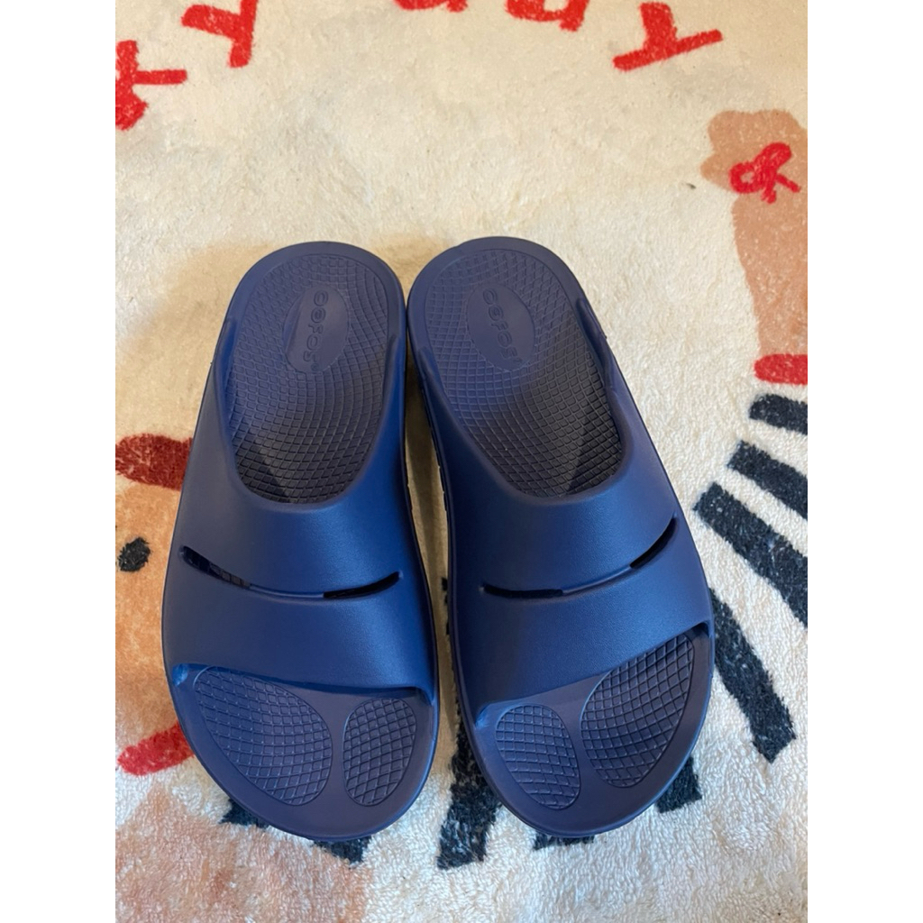 รองเท้าลำลองoofosมือ1