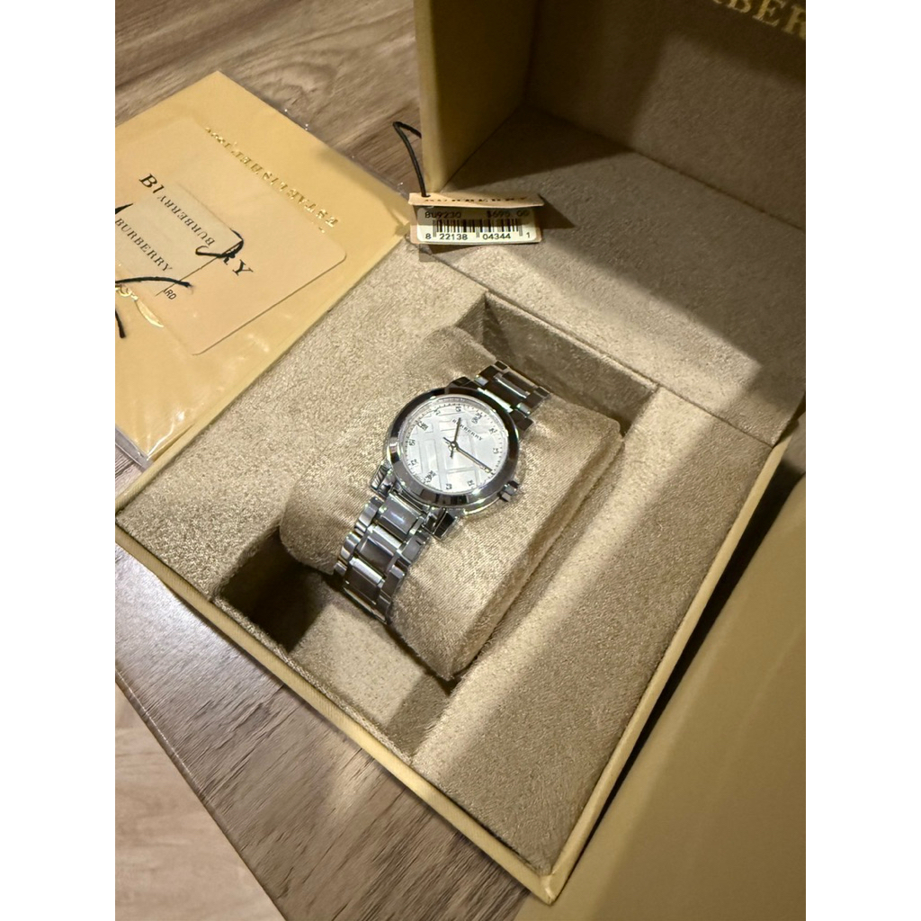 นาฬิกา Burberry The City Diamonds Mother Of Pearl Dial Silver Steel Strap Watch For Women - BU9224