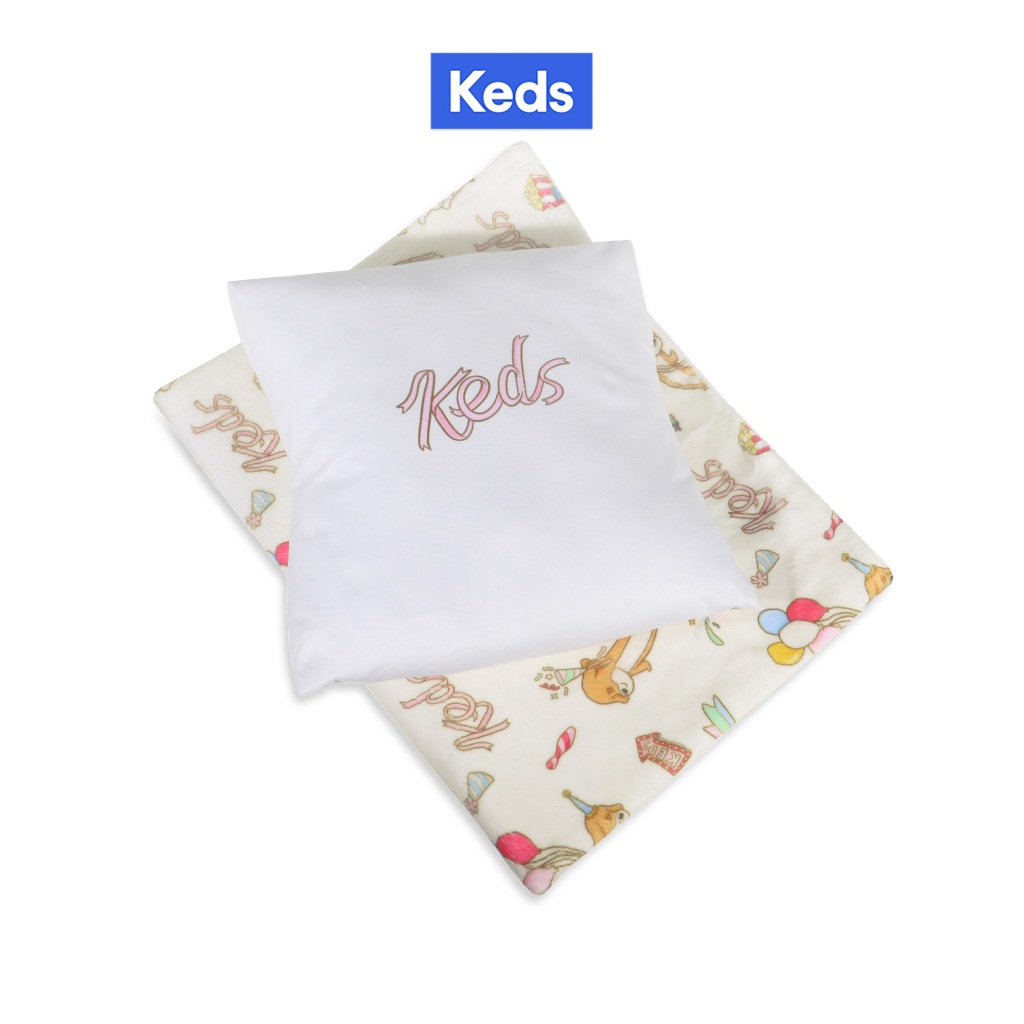 KEDS หมอนผ้าห่ม รุ่น KEDS X SSKTMMEE BLANKET สีครีม ( F25ACO02001 )