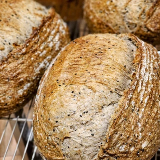 Black Sesame Sourdough - ขนมปังซาวร์โดงาดำ