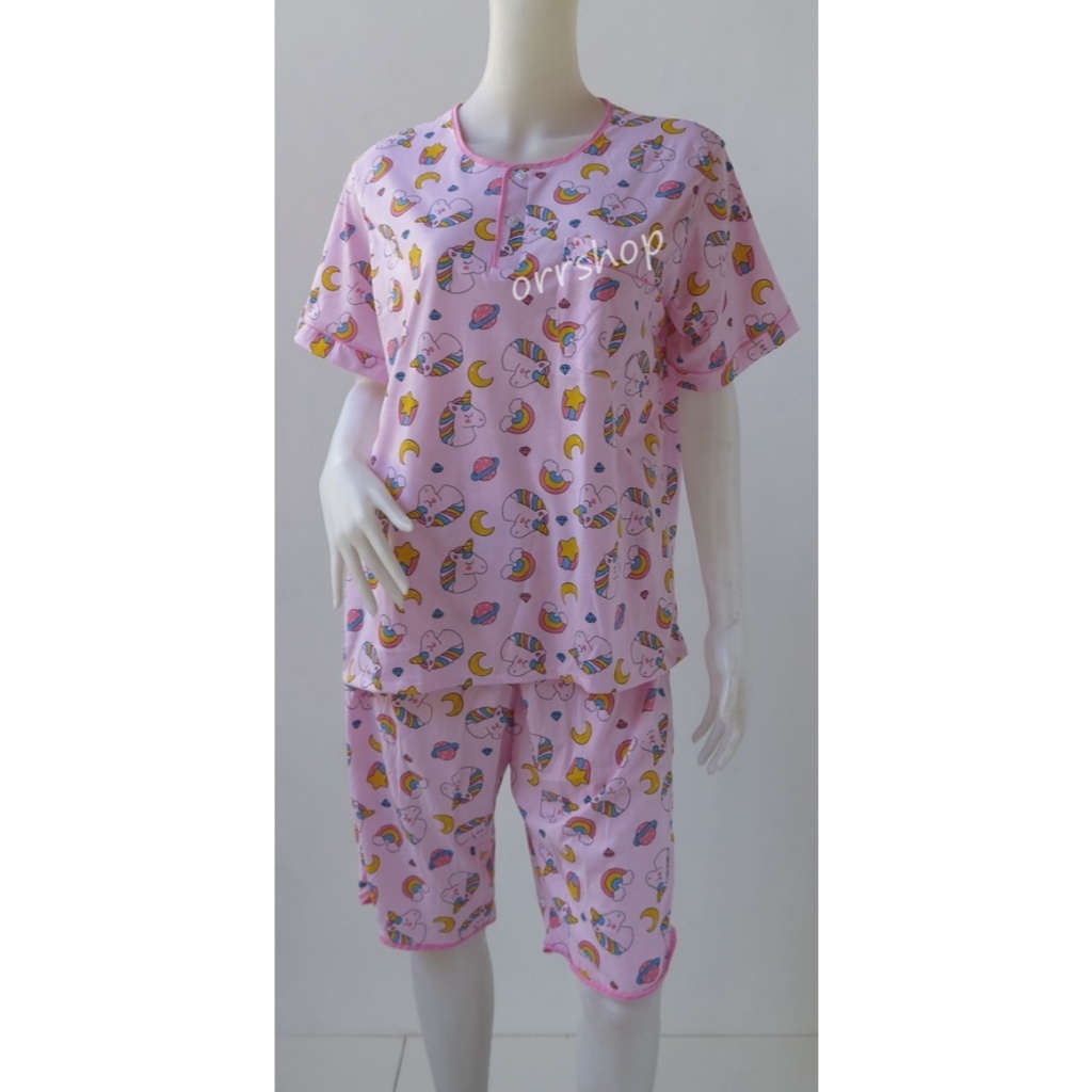 ชุดนอนผู้ใหญ่ ไซส์ฟรีไซส์ F แขนสั้น ขาสามส่วน ผ้ายืด (แบบคอกลม กระดุม 2 เม็ด)