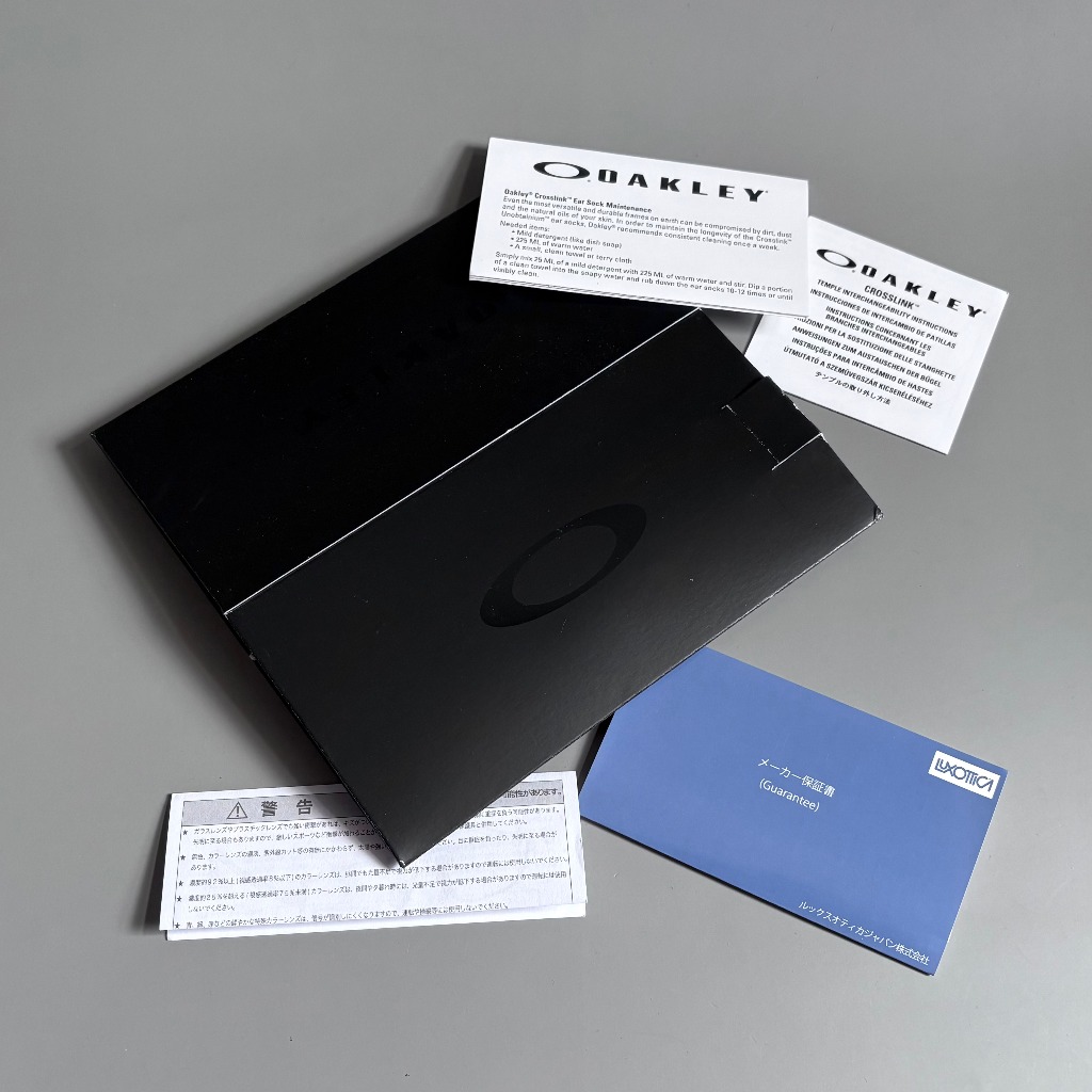 Oakley OuterBox CROSSLINK OX8118 (กล่องกระดาษ Oakley) + ใบรับประกันสินค้าของ Luxottic