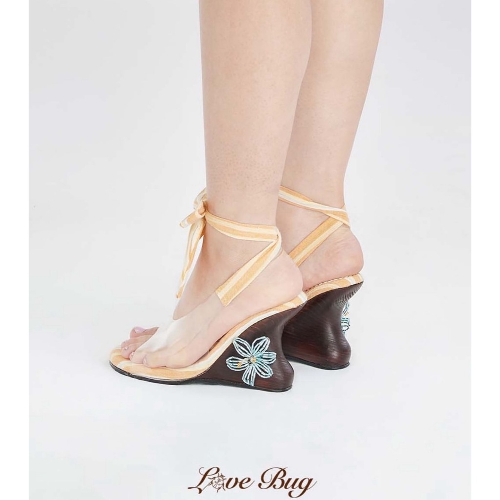 Fiji รองเท้าส้นไม้สูง 3 นิ้ว สี Yusu