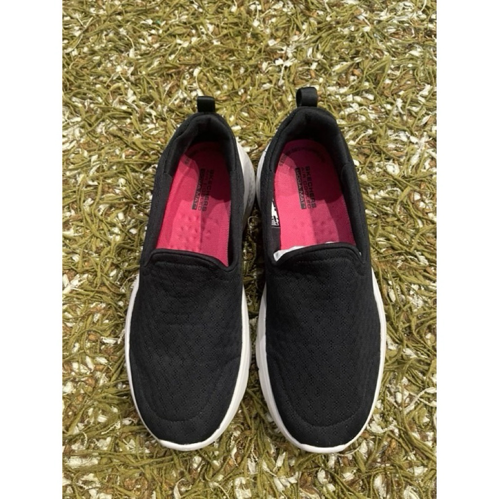 รองเท้าsketcherมือสองของแท้