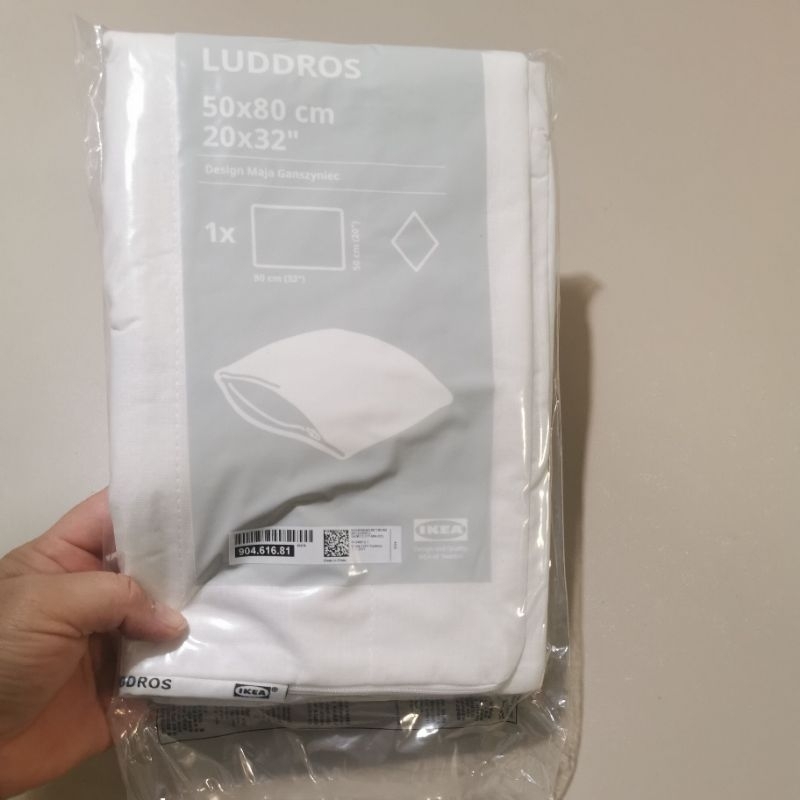 IKEA แท้ค่ะ ขายถูกมากๆ ปลอกหมอนกันเปื้อน ขนาด 50x80 ซม. ผลิตจากโพลีเอสเตอร์ผสมผ้าฝ้าย อิเกีย​ LUDDROS ลุดด์รูส