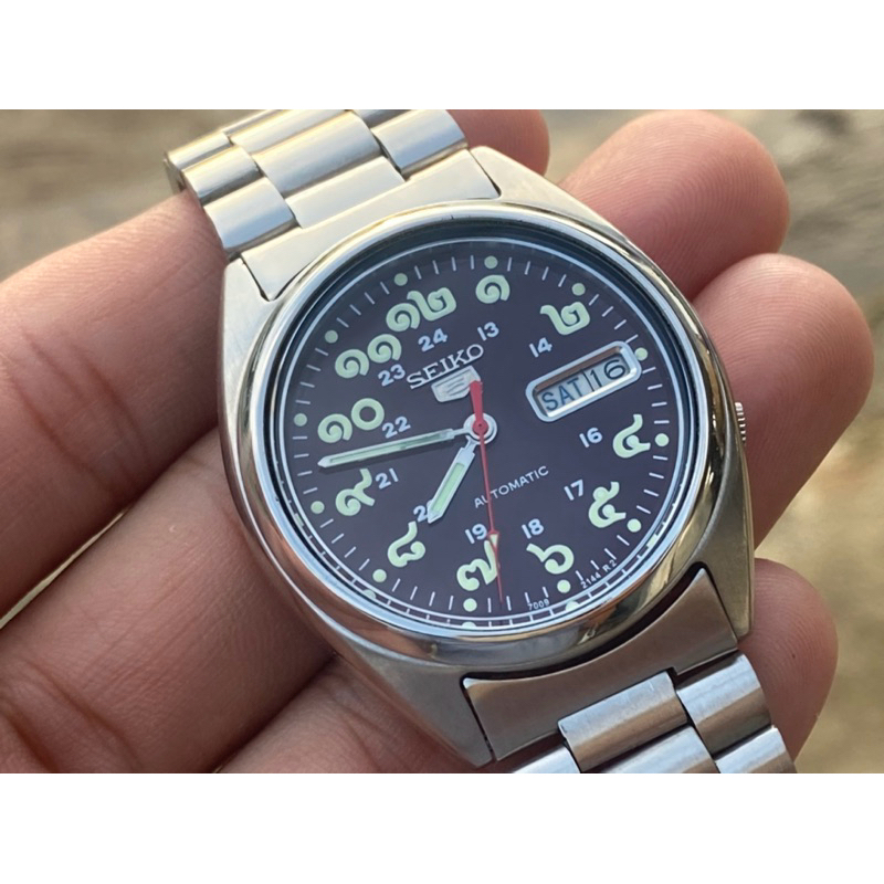 Seiko5 7009 automatic นาฬิกาหน้าปัดตัวเลขไทยทรงกลมสีแดงเลือด