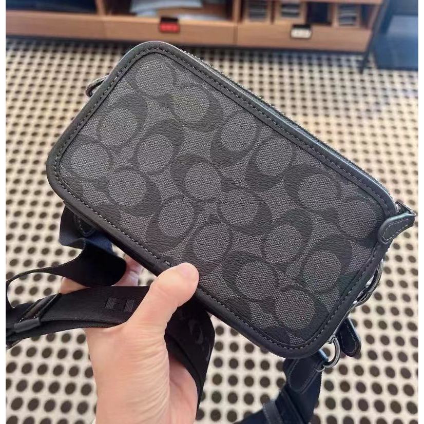 ของแท้💯%/Outlet 7.6-นิ้วกระเป๋าสะพายผู้ชายแฟชั่นคลาสสิกกระเป๋ากล้องซิปคู่ของขวัญผู้ชาย