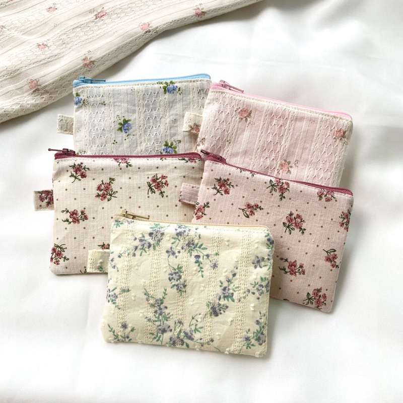 [𝑽𝒊𝒏𝒕𝒂𝒈𝒆 𝑪𝒐𝒍𝒍𝒆𝒄𝒕𝒊𝒐𝒏] กระเป๋าสตางค์ ใส่เหรียญ ของจุกจิก สำหรับพกพา ลายดอกไม้