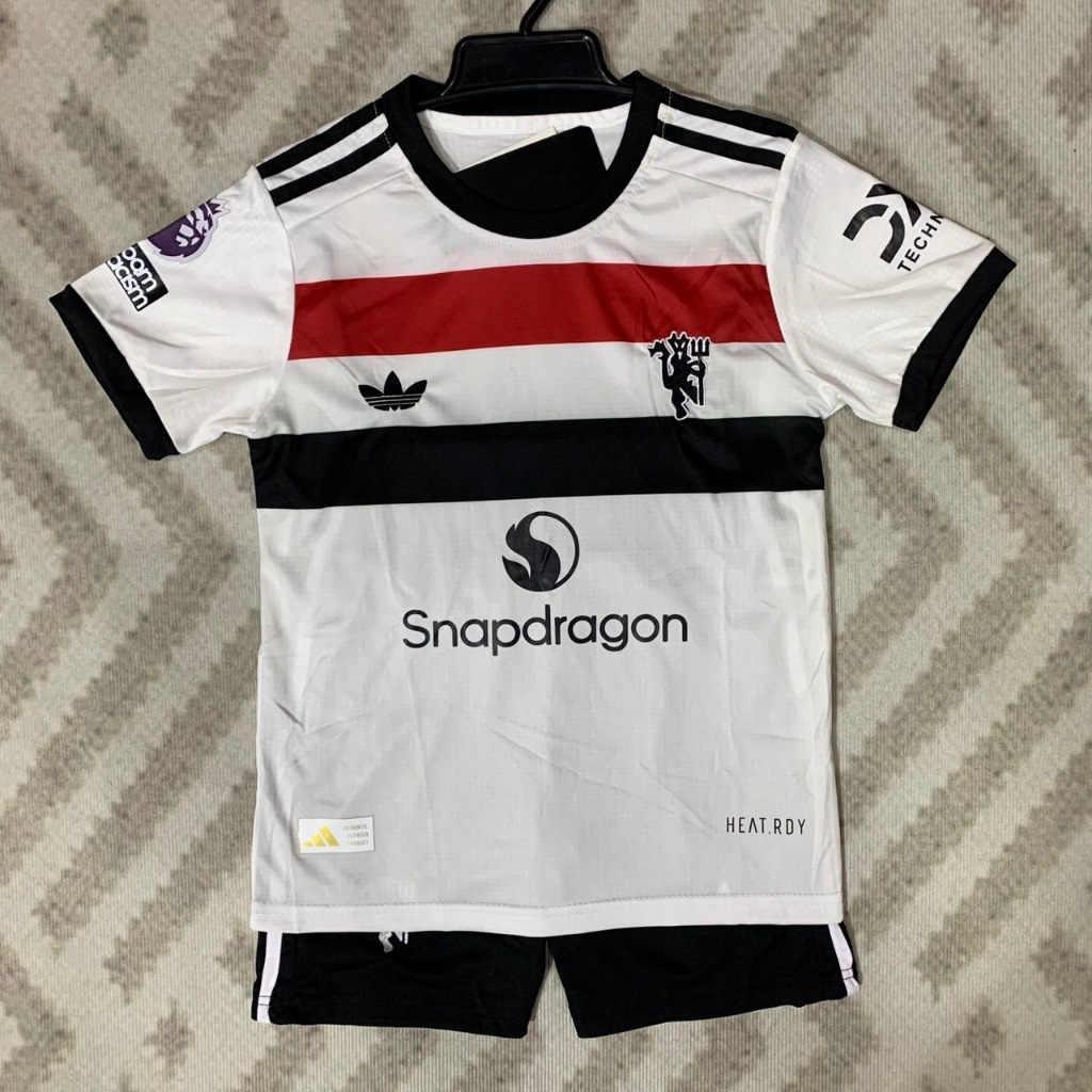 เสื้อบอล เด็ก รุ่นใหม่ล่าสุด เสื้อพร้อมกางเกง 2024/2025