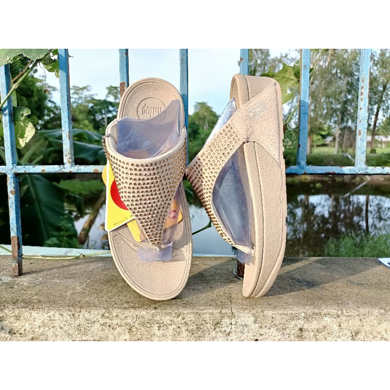 รองเท้าหูหนีไปเพชรของผู้หญิงมีหลายสีพื้นดินใส่สบายมีสาย 36-40 สนใจกดสั่งซื้อได้ของมีพร้อมส่งจ้า - รูปที่ 3