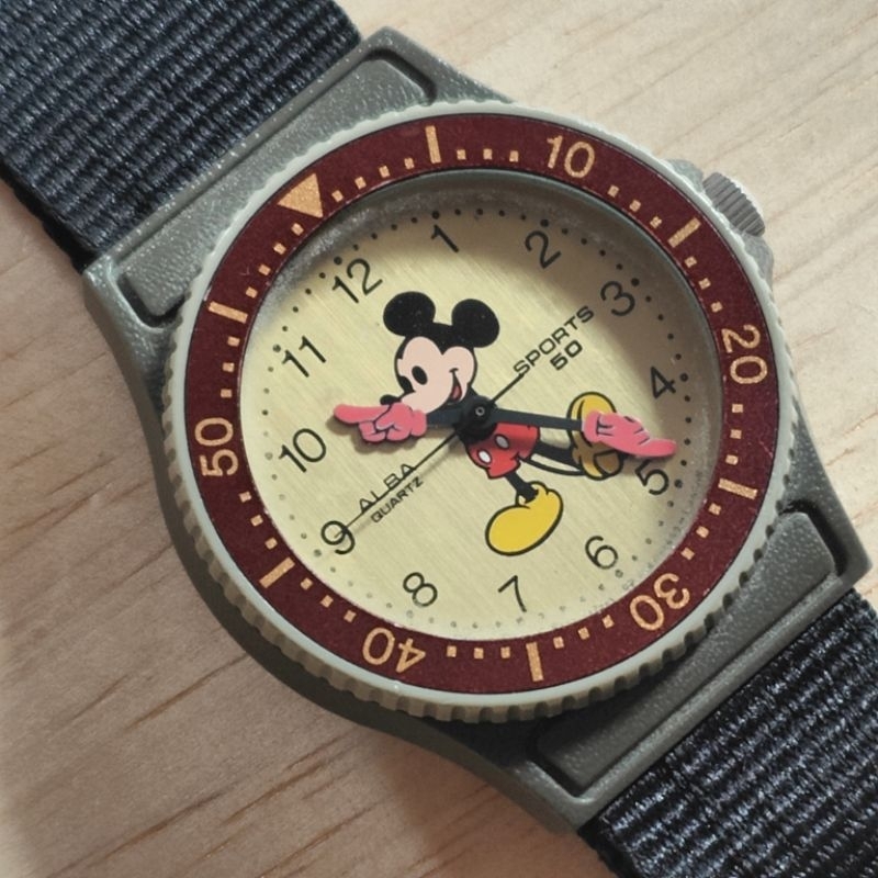 นาฬิกาญี่ปุ่นมือสอง Vintage Alba Mickey Mouse ระบบควอตซ์ ขนาด boy size ใส่ได้ทั้งชายหญิง