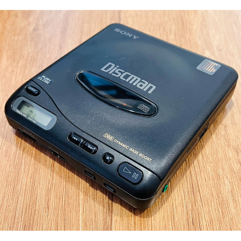 เครื่องเล่นซีดีพกพา Sony Discman D-11 Portable CD Player Made in Japan ระบบเสียงDBB  วินเทจ เสียงดี 