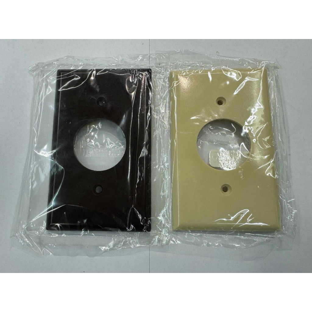 ฝาปิด 1 ช่องกลม ยี่ห้อ Cooper รุ่น 2131V (สีงา) และ 2131B (สีน้ำตาล)